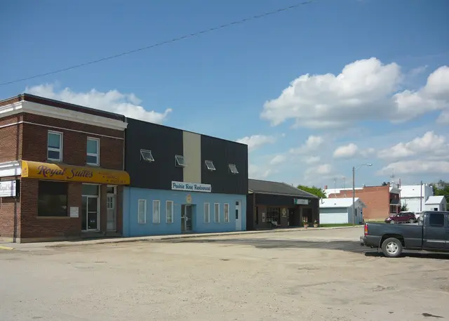Main Street with Royal Suites and Prairie Rose Restaurant